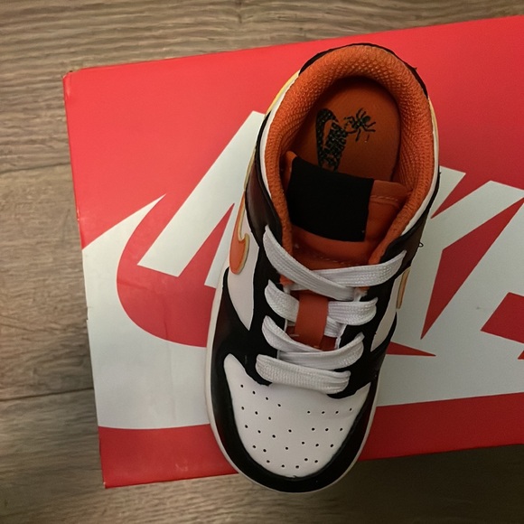 Nike dunks (Halloween edition) - Picture 2 of 8